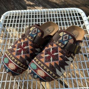 Dirty Laundry Multicolor Patterned MulesSouthwestern pattern clogs size 8.5